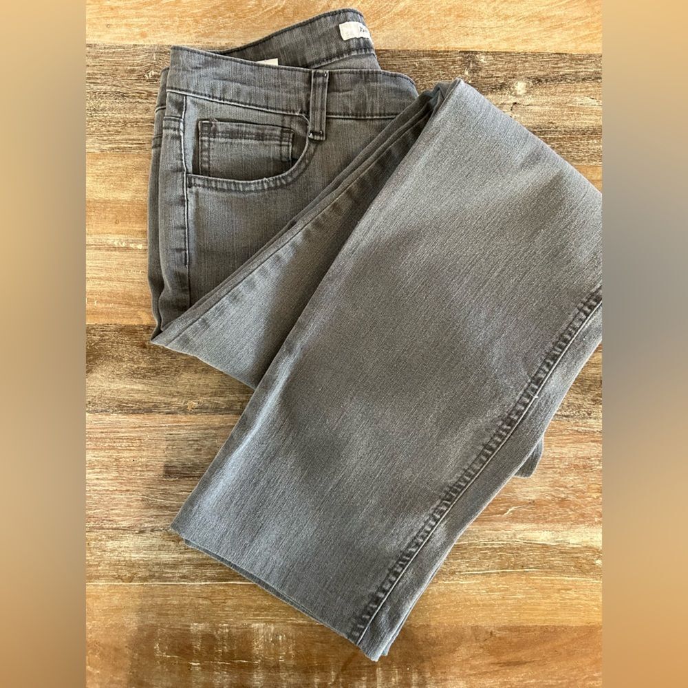 Jones New York Women's Lexington Straight Leg Jeans in Gray Size 10 Short - Picture 7 of 13